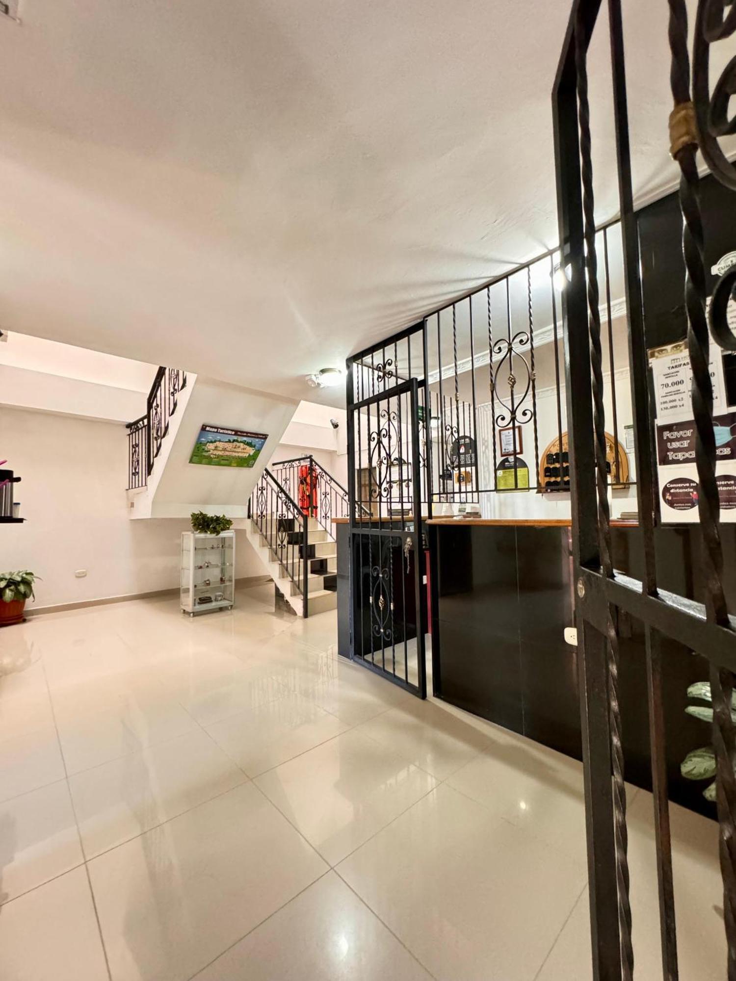 Hotel Portal Dorado Маринилья Экстерьер фото